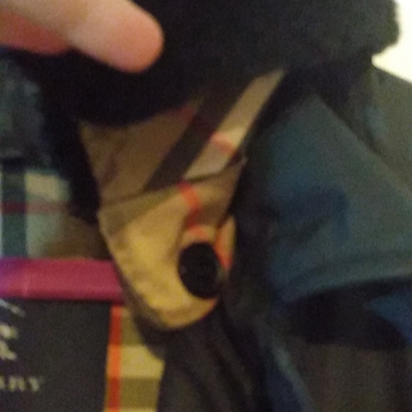 Women's Burberry raincoat with detachable faux fur collar - Picture 4 of 5